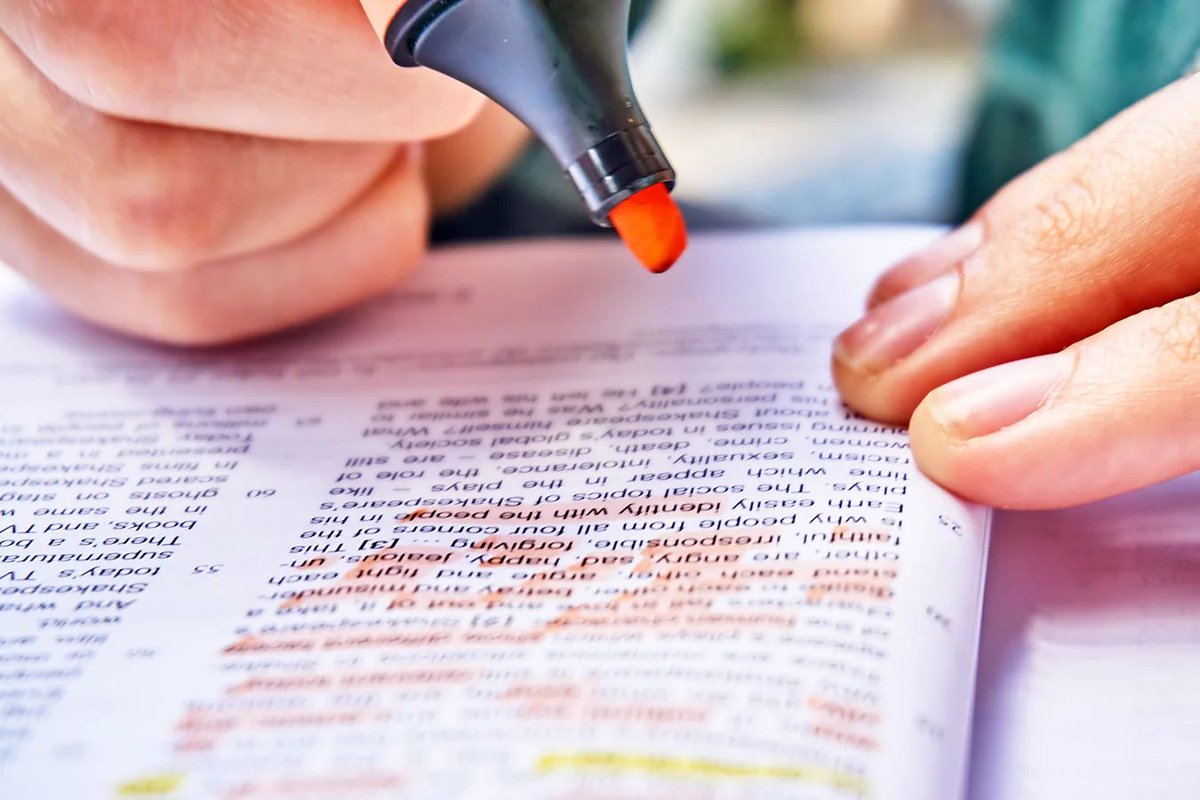 Study of electrical activity in the brain published in Frontiers in Psychology found that handwriting itself helps a person remember and understand more about they’ve read and written. Marginalia can help the annotator understand the material deeper.
bit.ly/4nS7dAq