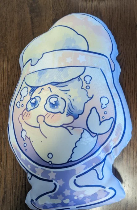 人魚ちゃんクッションがセット売りでお安くなっております 人魚ちゃん絵本も好評につき再刷しました Collarのアクスタも補充しておりますので、よければ一度見にいらして heyagidanshi #創作BL #人魚ちゃん
