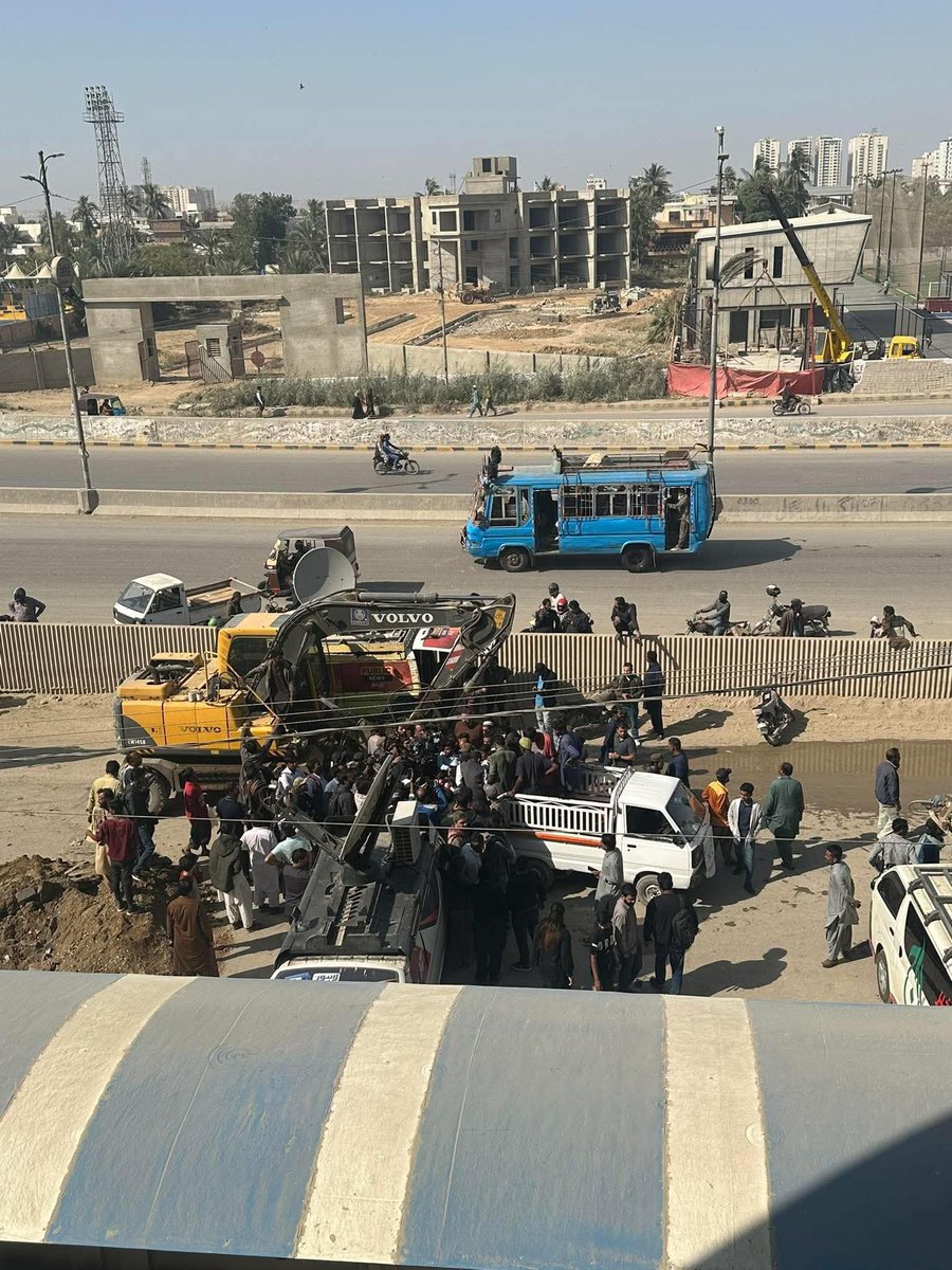 FahadIntizarPPP's tweet image. جتنا خرچہ حافظ نعیم صاحب اپنی پبلسٹی کے لئے کرتے ہیں اگر ان میں کچھ گٹر کے ڈھکن رکھوا دینگے تو شان میں گستاخی نہیں ہوگی۔

اگر جماعت اسلامی عوام کا درد رکھتی تو اس بچے کے 
والدین 15 ہزار روپے دے کر کرین مشین نہ منگواتے

نااہل ٹاون چیئرمین جماعت اسلامی
#nipachowrangi #Nipa #karachi