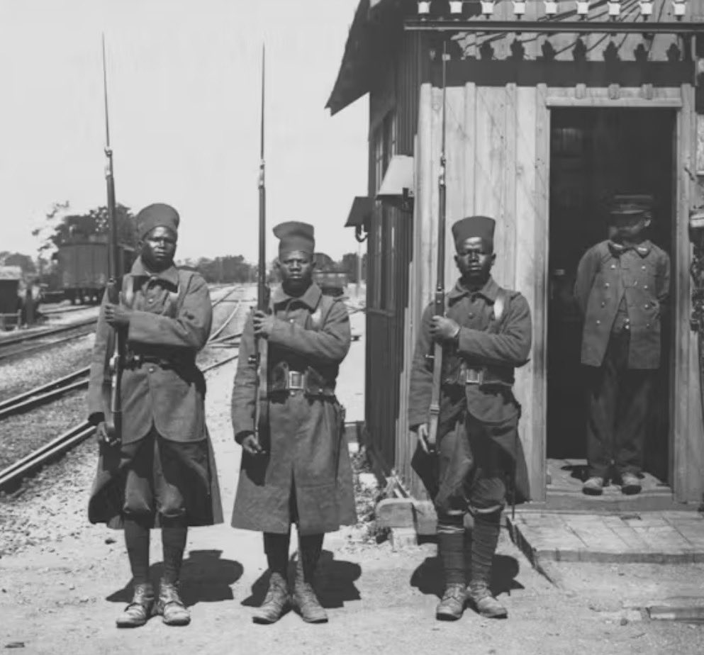 SeydinaOTOure's tweet photo. L'Afrique, berceau de l’humanité, demeure le continent de la dignité de l’homme et de l’honneur partagé entre les peuples.

Les tirailleurs sénégalais incarnent, avec une noblesse exemplaire, la participation ancienne et décisive de l’Afrique à la conquête de la liberté et à la défense de la dignité humaine. Par leur courage et leur sacrifice, ils ont contribué à écrire quelques-unes des pages les plus reluisantes et malheureusement tragiques de l’histoire universelle et à accompagner la marche du monde vers davantage de justice.

Qu’ils reposent en paix, dans la reconnaissance éternelle des nations qu’ils ont aidé à protéger et à libérer.