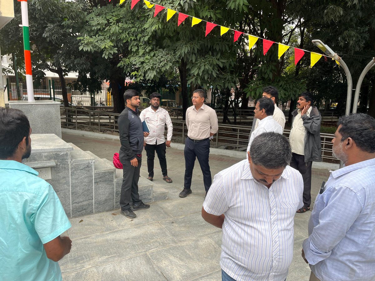 KJGeorgeOffice's tweet image. #SarvagnaNagarConstituency:

#WorkUpdate: As per the directions of Hon’ble Minister for Energy Shri. @thekjgeorge Ji, officials from the MLA Office, along with local leaders, inspected Dr. Rajkumar Park in #KammanahalliWard.

The park is being upgraded with an open amphitheatre,…
