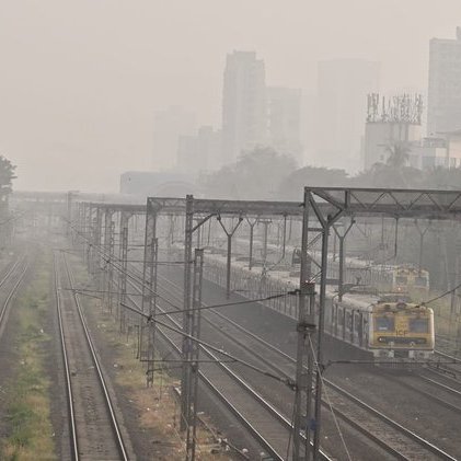 airnews_mumbai's tweet image. #Mumbai: बृहन्मुंबई महानगरपालिका क्षेत्रातील वायू गुणवत्ता वाढावी यासाठी अनेक उपाययोजाना केल्या जात असून गेल्या ४८ तासांत वायू गुणवत्ता निर्देशांकात लक्षणीय सुधारणा झाल्याचं महानगरपालिकेनं म्हटलं आहे.   

#CleanlinessDrive #CleanMumbai #MumbaiAirQuality #AirQualityIndex
@mybmc