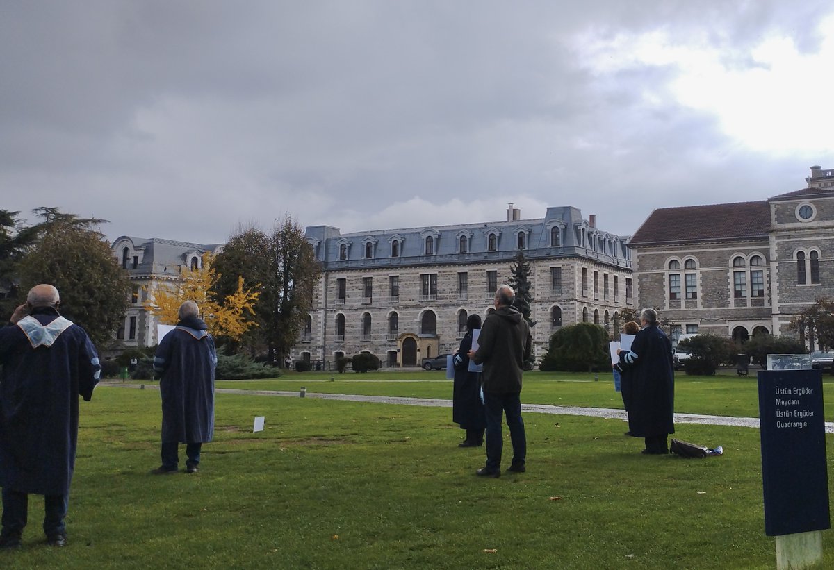 1 Aralık 2025 Boğaziçi Üniversitesi Akademisyenleri Nöbeti no. 1206. Direnişin 5. yılı/1793. günü <a href="/UniBogazici/">Boğaziçi Üni.</a> #KabulEtmiyoruzVazgeçmiyoruz
December 1, 2025 Bogazici University Faculty Vigil #1206/5th year/1793rd day of the resistance @unibogazici_en #WeDoNotAcceptWeDoNotGiveUp