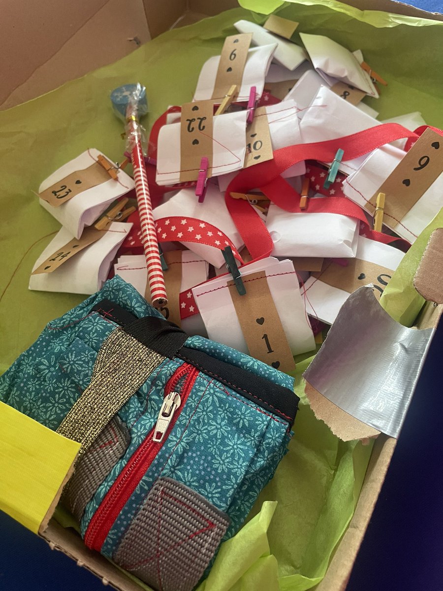 🍀Bin heute besonders froh, dass ich Weggefährt:innen aus dem #twlz habe, die liebste Freund:innen geworden sind. Neben fachlichem Austausch gibt es dann tollste Überraschungen von der einzigartigen <a href="/katiko157/">katistrophe</a> 🥰