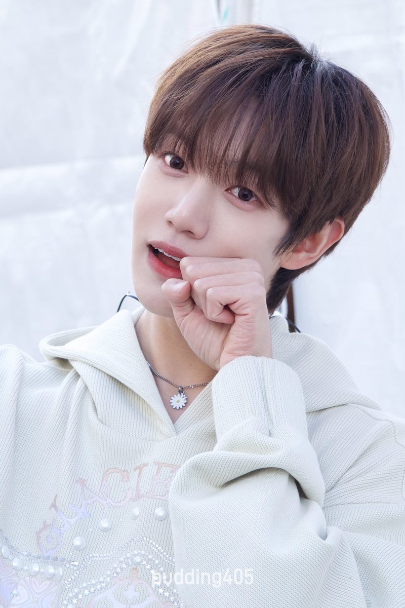 251201 #타나톤 

미남강아디 너무 좋은듯 。。🫰🏻

#The_Wind #더윈드 #THANATORN