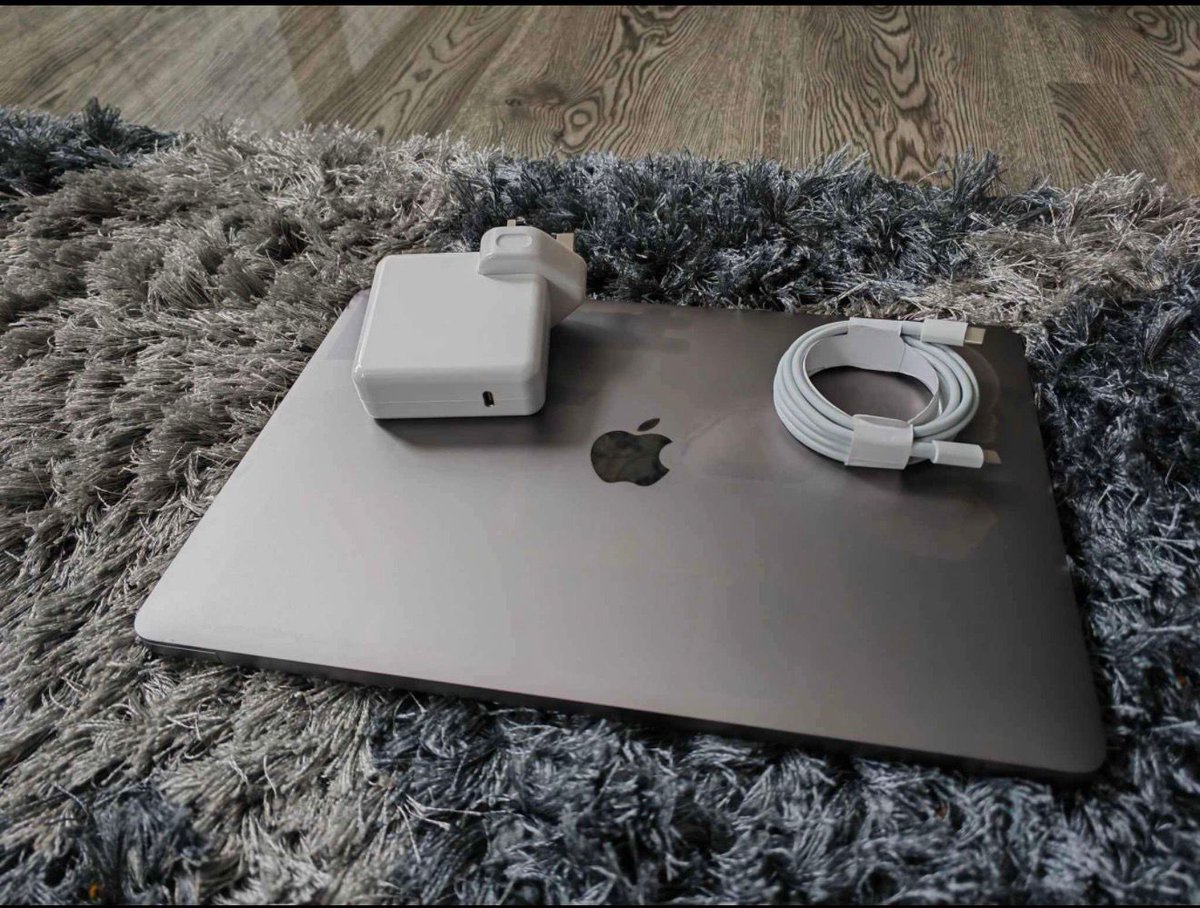 waakyelord's tweet image. MacBook Pro 2017
Intel Core i7
16GB Ram
 1tb SSD 
13 inches screen 
Cycle count 163
Keyboard backlight
7k