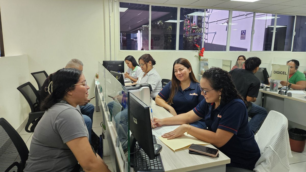 ASTRAMcomunity's tweet image. El ministro de Trabajo @RolandoCastroSv informa que todas las personas en busca de una oportunidad laboral pueden acercarse este lunes a una nueva jornada de Lunes de Empleo.

Este programa se ha convertido en una herramienta clave que está transformando la vida de miles de…