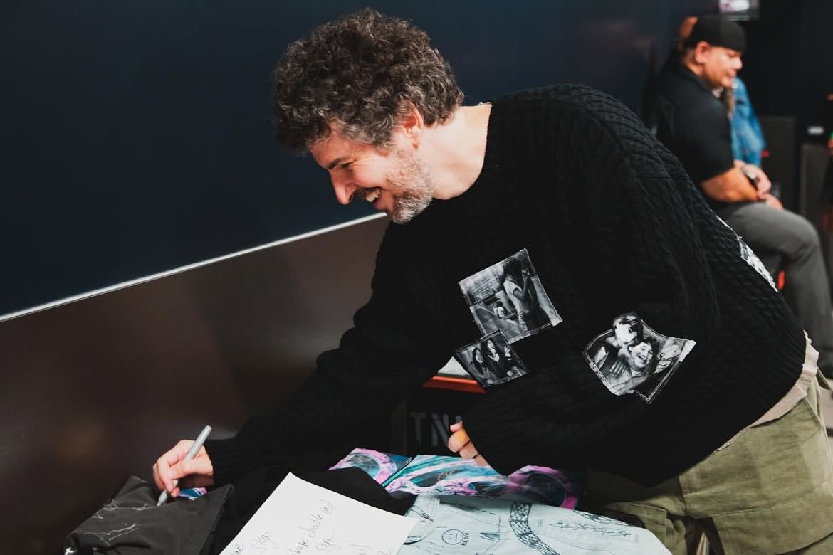 BroodingAnanas's tweet image. happy birthday to the real Linkin Park diva, smart and sassy king, the one and only Brad Delson❤️🎸

we love you BBB‼️