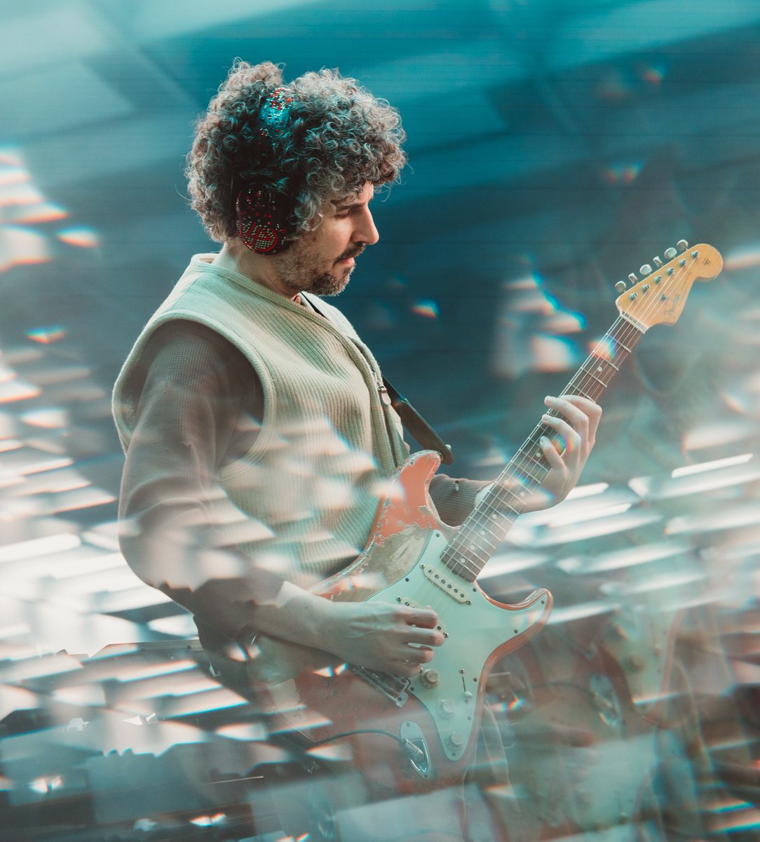 BroodingAnanas's tweet image. happy birthday to the real Linkin Park diva, smart and sassy king, the one and only Brad Delson❤️🎸

we love you BBB‼️