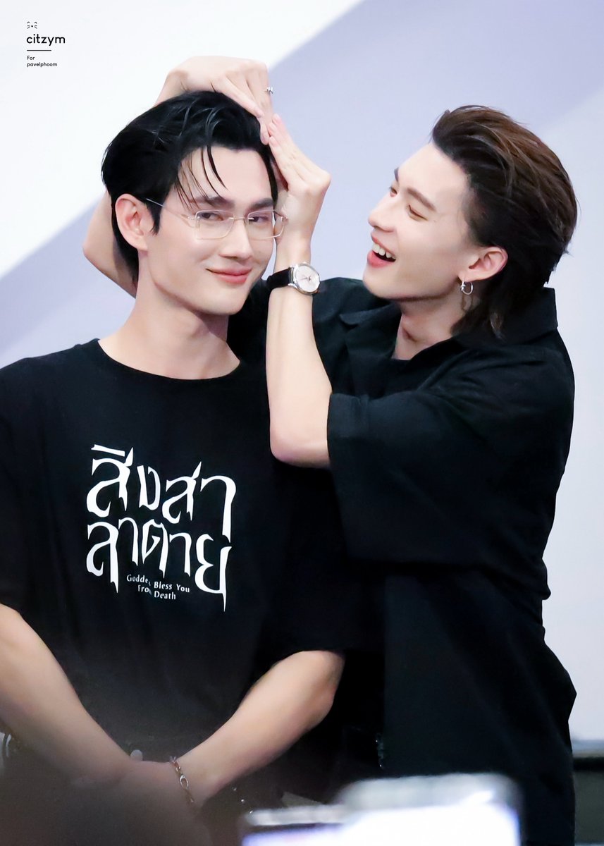 หมาเด็กก็ติดโบว์ให้ตัวแม่นครบาลไปเลยดิค้ะ! 5555 😆👍🏻🎀

251201 #สิงสาลาตายลงพื้นที่xIQIYI
⁺⑅. #pavelphoom  <a href="/pavelphoom/">pavelphoom</a> ◞✩︎
⇢ ‧₊ #ppoohkt  <a href="/ppoohkt/">Pooh</a> #poohpavel ꕀ