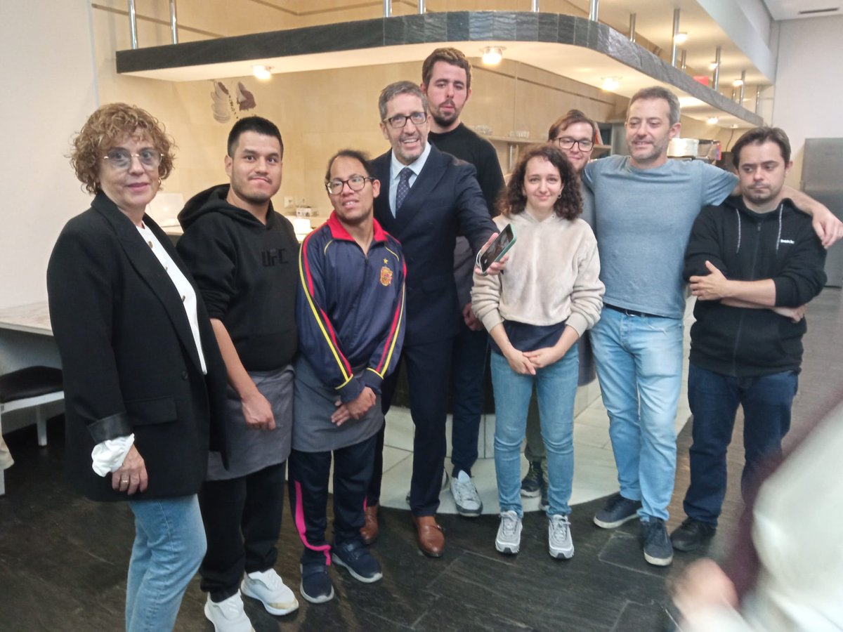 SergioAguinaga6's tweet photo. Son #resultadospersonales y es #proyectodevida en #Sufragio @AytoLeganes @GrupoAMAS 👇
👉 Eva y Juan han colaborado en un nuevo proyecto de @MuseoThyssen #EducaThyssen titulado #TocarParaVer ✋👁️
👉 Edward realiza prácticas formativas en #EscuelaCafetería @AytoMostoles ☕️ https://t.co/kQDh3WKLxW