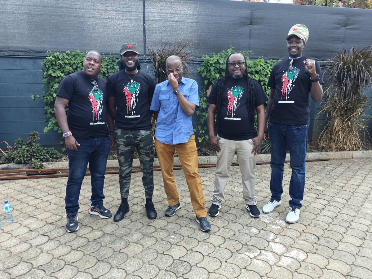Discussing issues of national importance with former Chief Justice Willy Mutunga <a href="/WMutunga/">Dr Willy M Mutunga, Chief Justice, Kenya (2011-16)</a> and comrades <a href="/MutemiWaKiama/">Mzalendo Mūtemi wa Kīama</a> <a href="/PaulmarkDornald/">Generali</a> <a href="/MkandaJasiri/">Mutunge wa Mwangi</a> <a href="/garang_mzalendo/">Garang Mzalendo</a>

From Eldoret to Nairobi, the forward march of our people into history is unstoppable. 

Victory is certain!!