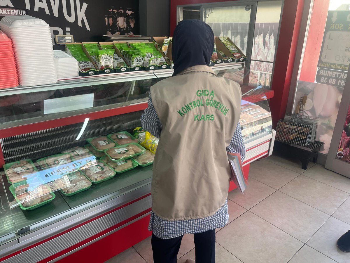 karstarim's tweet photo. İl/İlçe Müdürlüğümüz Gıda Kontrol Ekipleri tarafından yürütülen denetimler, gıda güvenliğinin sağlanması ve halk sağlığının korunması amacıyla aralıksız devam etmektedir. @TCTarim @ibrahimyumakli @KarsValiligi @ziyapolat73 @envraydin https://t.co/v0OB91vLfb
