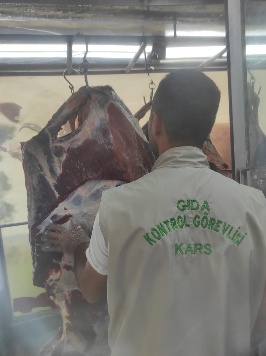 karstarim's tweet photo. İl/İlçe Müdürlüğümüz Gıda Kontrol Ekipleri tarafından yürütülen denetimler, gıda güvenliğinin sağlanması ve halk sağlığının korunması amacıyla aralıksız devam etmektedir. @TCTarim @ibrahimyumakli @KarsValiligi @ziyapolat73 @envraydin https://t.co/v0OB91vLfb