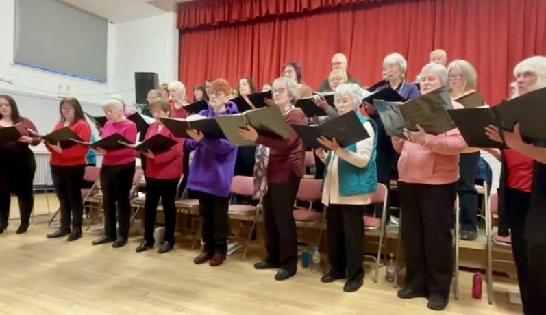 NAC_Provost's tweet photo. The #CunninghameChoir winter concert in #Beith yesterday was thoroughly enjoyable. The choir is led by the inspirational Maciej Granat & supported by the wonderful accompanist, Isobel Burnie. They are always looking for new members. Is that you?#community ๐ https://t.co/vOtCsBf8js