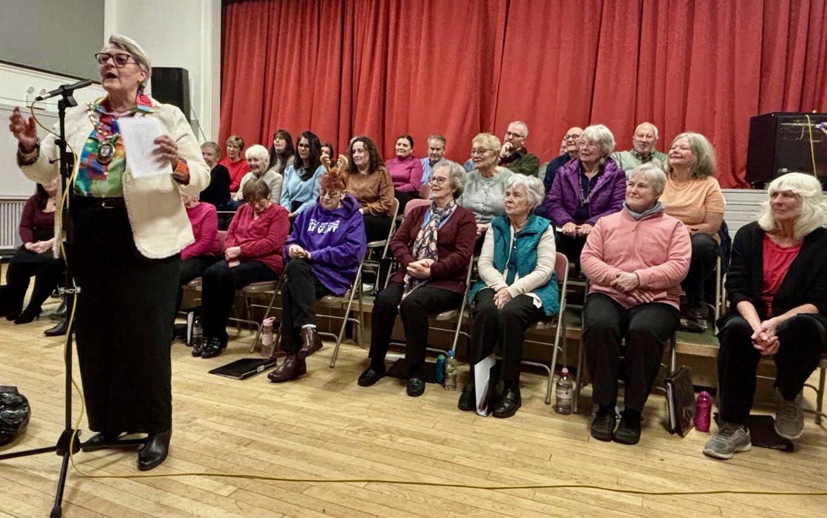 NAC_Provost's tweet photo. The #CunninghameChoir winter concert in #Beith yesterday was thoroughly enjoyable. The choir is led by the inspirational Maciej Granat & supported by the wonderful accompanist, Isobel Burnie. They are always looking for new members. Is that you?#community ๐ https://t.co/vOtCsBf8js