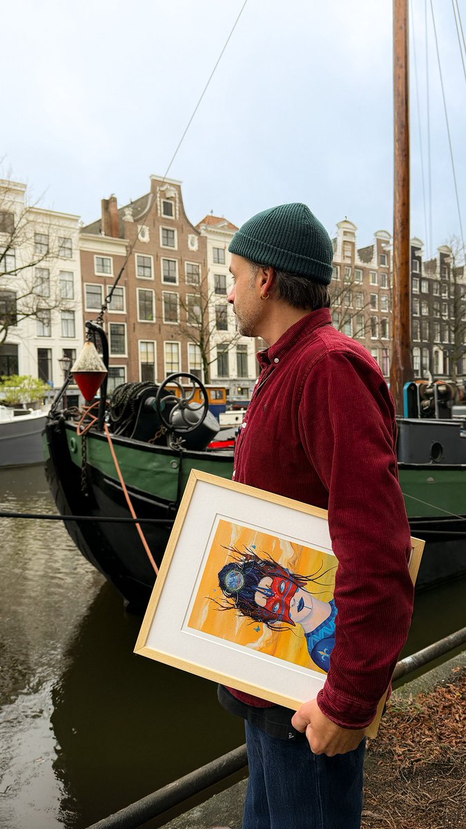 Walking around Amsterdam doing some pics of my new print, check this our 👉 skountart.com/shop/divine-fe…