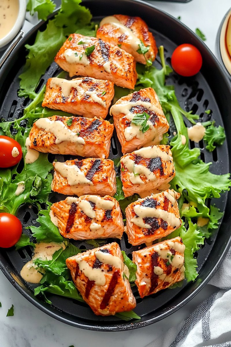 laura_bitoni's tweet photo. Air Fryer Bang Bang Salmon
Recipe: https://t.co/HuEnV0hIYx https://t.co/mA8rxRXuoj