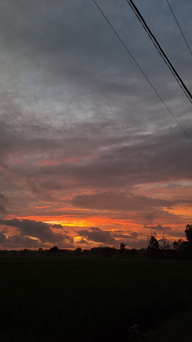 fixylnn_'s tweet photo. langit sore ini cakep bgtt https://t.co/3xp7EykcxT