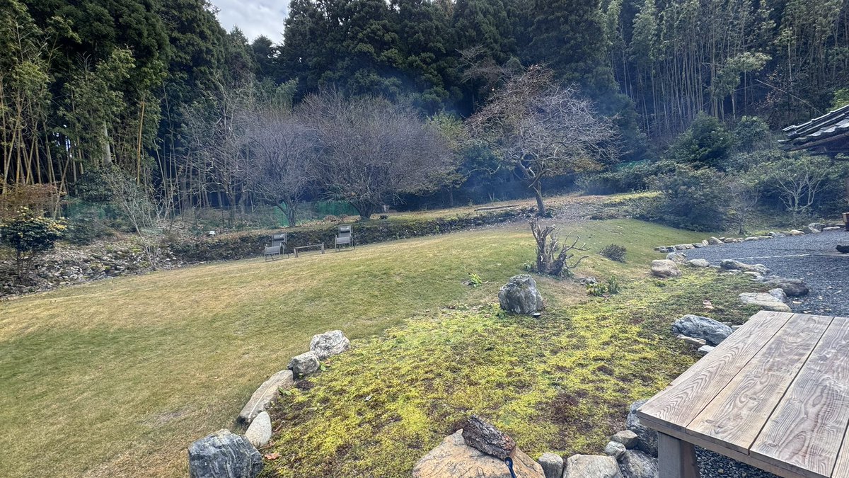 towadasauna's tweet photo. 京都の「Earthing MIYAMA」さんへ！

日本では珍しい蓄熱式ストーブのサウナを体験してきました！
サウナに入る時は、薪ストーブの火は消えており、蓄熱した石へのロウリュで温まります。
輻射熱のヒリヒリした感じがなく、蒸気を存分に楽しめます。

とても勉強になりました！ https://t.co/SkobZwMbfy