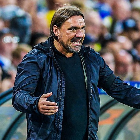 eurofootcom's tweet image. 🚨⚪️ 𝐁𝐑𝐄𝐀𝐊𝐈𝐍𝐆 | The future of Leeds manager Daniel Farke is at risk. If he loses the next two home matches against Chelsea and Liverpool, senior figures at the club expect him to be SACKED, reports @guardian. 👋❌