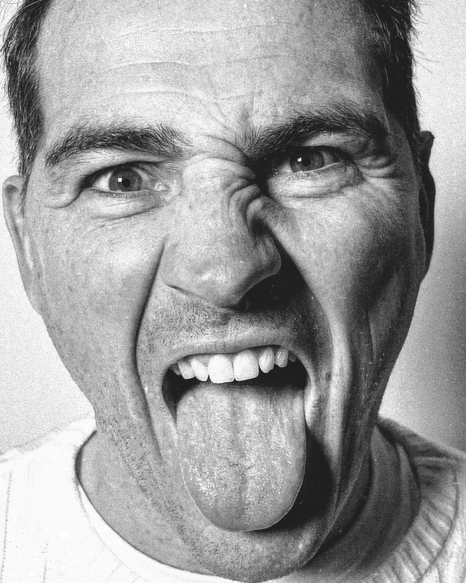 IkerCasillas's tweet image. Qué manía con comparar! No seas torpe! Error! Entérate bien: fui, soy y seré único! 😝