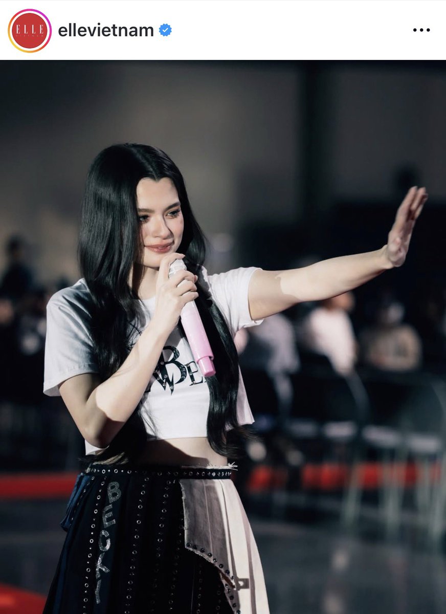becky_data's tweet photo. Becky Rebecca: A Rising Energy Shining Bright at Her Birthday Concert, A Testament to Her Radiant Growth and Maturity

▪️ELLE Vietnam update

#BNewEraBirthdayConcert
#BeckyArmstrong 
#Beckysangels https://t.co/W0RiXbAuXh