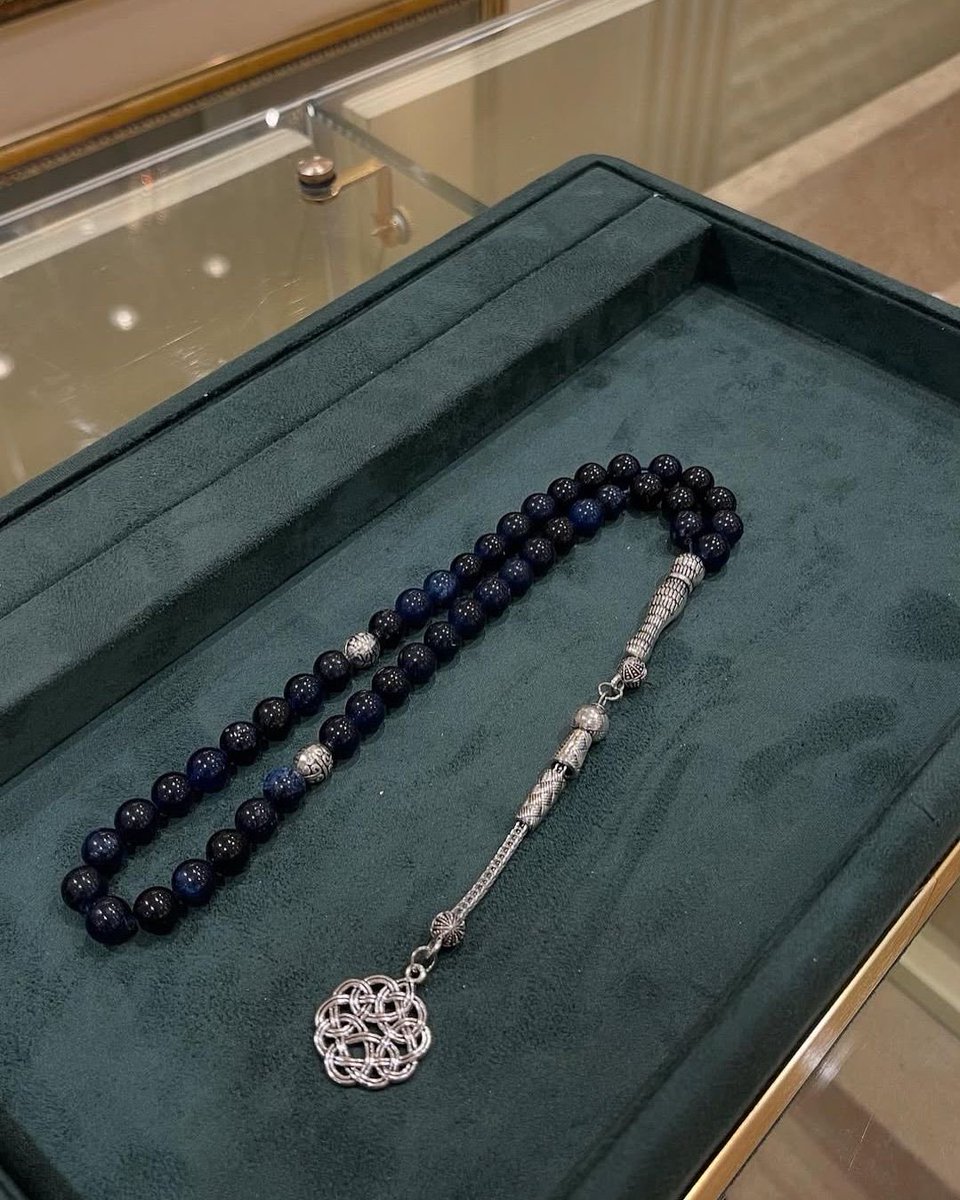 اخر هدية جتك من مين ؟ 🖤