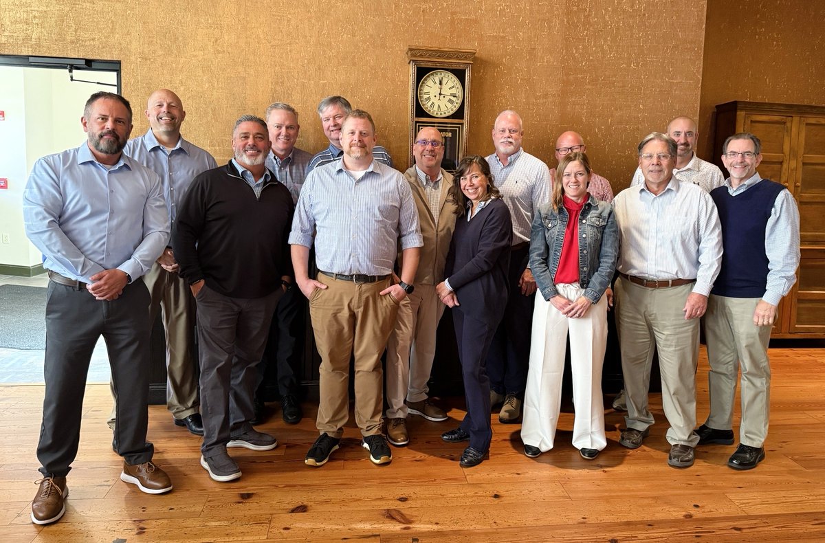 ConestogaWood's tweet image. Nothing beats time spent with our national sales team—collaborating, planning, and staying connected. Their dedication and passion continue to drive our success. Grateful for this group! #SalesTeam #TeamMeeting