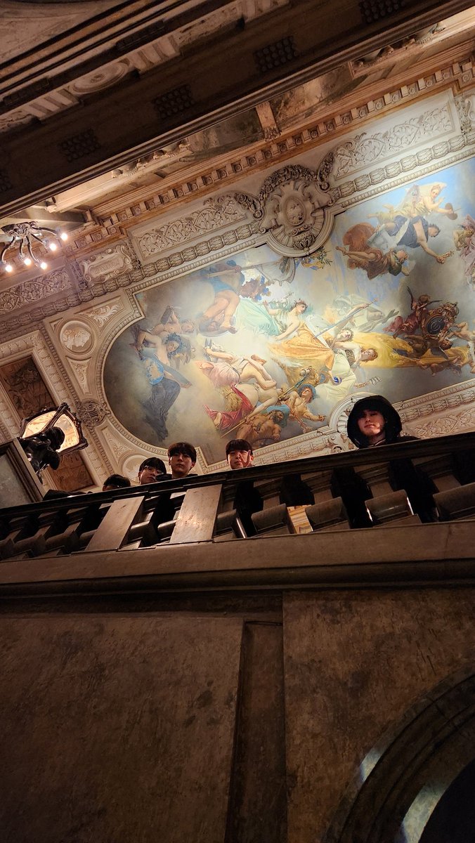 T1 at the Swedish Royal Palace

다들 한꺼번에 빼꼼 고개 내밀어주지... ㅋㅋㅋ
뜻밖에 두더지 게임