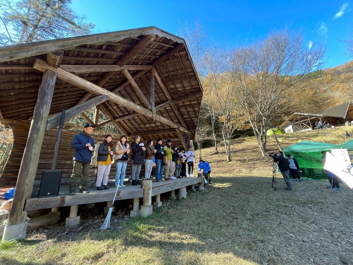 ASHIYASUBASH's tweet photo. ✨あと4日✨
“ステージイベント紹介”

今年も大人気のアトラクション企画！
・葉っぱの宝探し（11:00／14:00）
・渋柿ロシアンルーレット（12:00）

“笑いとドキドキ”が芦安BASH名物‼︎
葉っぱに紛れたり、渋柿も食べに来てねっw

👉 ここでしか味わえない！超絶ソトアソビを是非！ https://t.co/PmeV4Nd7si