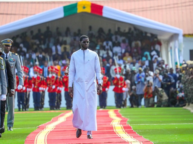 En Thiaroye, la conmemoración del 81.º aniversario de la masacre de los Tirailleurs senegaleses fue un momento de recogimiento.
La Embajadora de España, junto con otras embajadoras iberoamericanas, asistió a las ceremonias presididas por el Jefe del Estado.