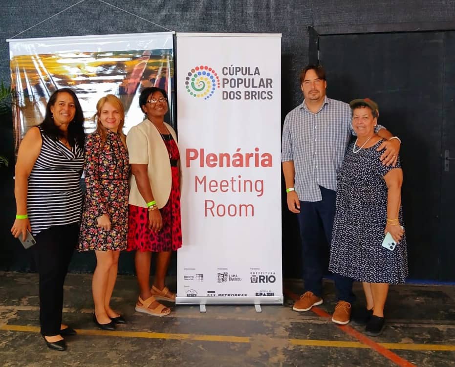 Representantes de <a href="/PartidoPCC/">Partido Comunista de Cuba</a>, <a href="/FMC_Cuba/">FMC de Cuba</a>, <a href="/CasAmericas/">Casa de las Américas</a>, <a href="/ICAP_cuba/">ICAP</a> y <a href="/Cuba_CTC/">Central de Trabajadores de Cuba</a>   participan en la Cumbre Popular BRICS que se celebra del 1 al 4 de diciembre en Río de Janeiro. Tendrán lugar importantes debates para avanzar hacia un orden internacional justo para nuestros pueblos