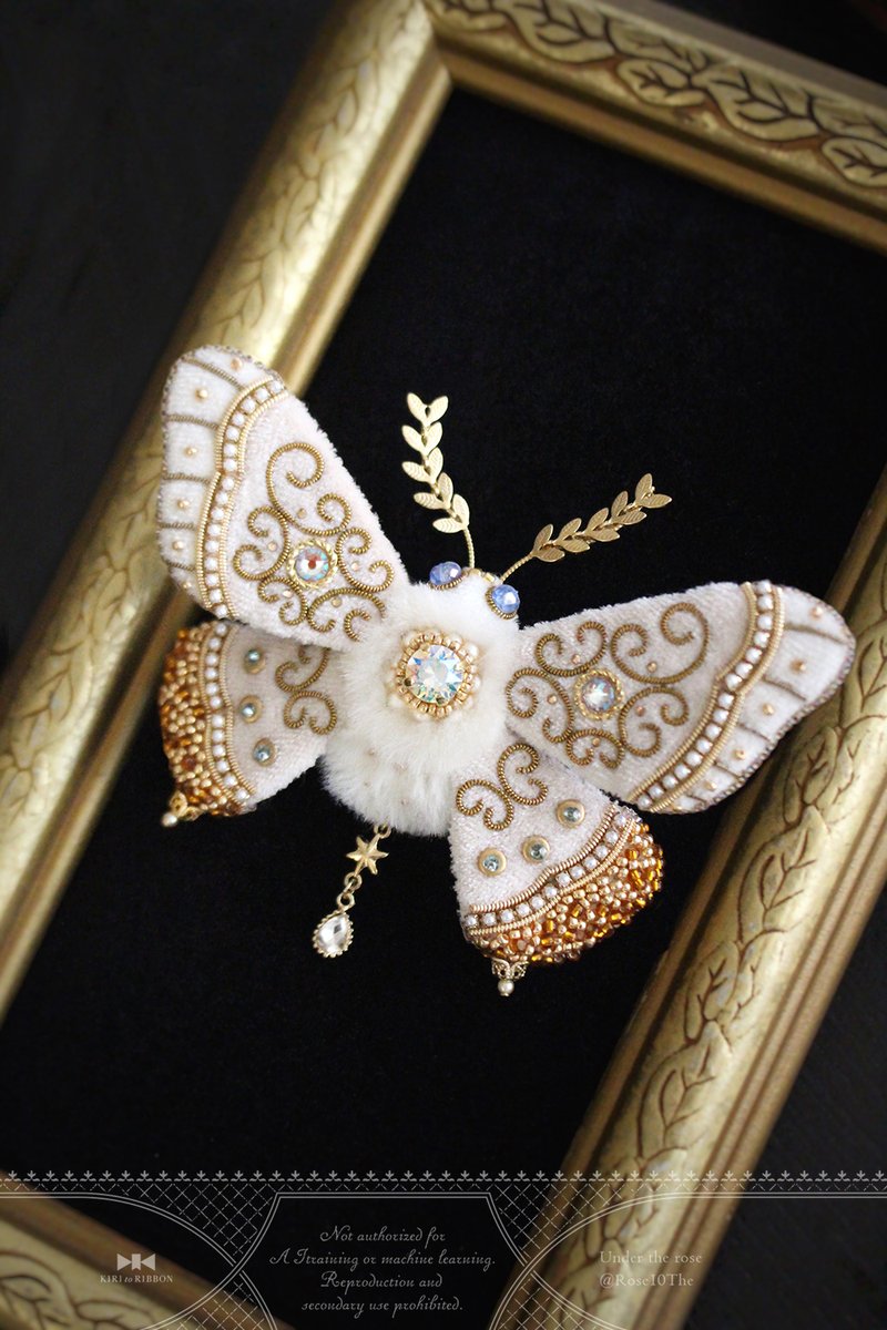 新作】ビーズ刺繍の昆虫ブローチ No.52「エステラ シェール」 冬空に