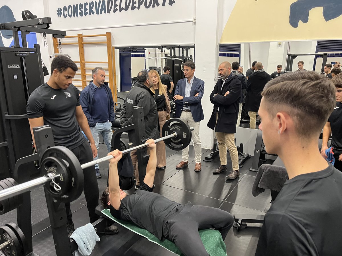 El Gobierno local impulsa la mejora del 🏋️‍♂️gimnasio del Pabellón Serrerías con una inversión de 60.000 euros

El alcalde, <a href="/jangelalfonso/">José Ángel Alfonso</a>, ha anunciado la apertura de las instalaciones del gimnasio tras las obras de remodelación.

acortar.link/5TIu4I