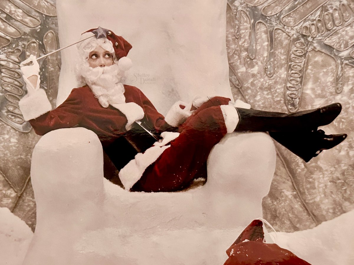 Happy December! Kicking off the holiday season with this photo of Shelley Duvall dressed up as Santa 🎅🏻
