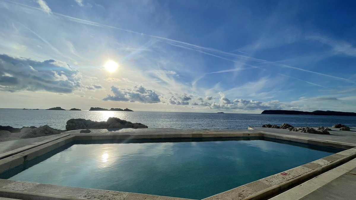 sretan dan ujedinjenja kraljevine S-VHS svima koji slavu ✌️1/12 1/30