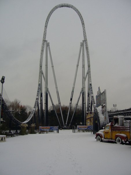 Snowy Thorpe Park nostalgia ❄️🎢 

📆2010 &amp; 2013