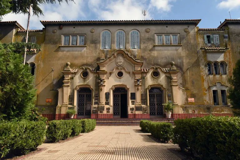 La Legislatura bonaerense aprobó nuestro proyecto para declarar Monumento Histórico Provincial al 📍edificio de la ex Escuela Normal Mixta de Las Flores. Un paso clave para proteger un patrimonio que marcó generaciones y fortalecer la educación pública en nuestra comunidad.🏫