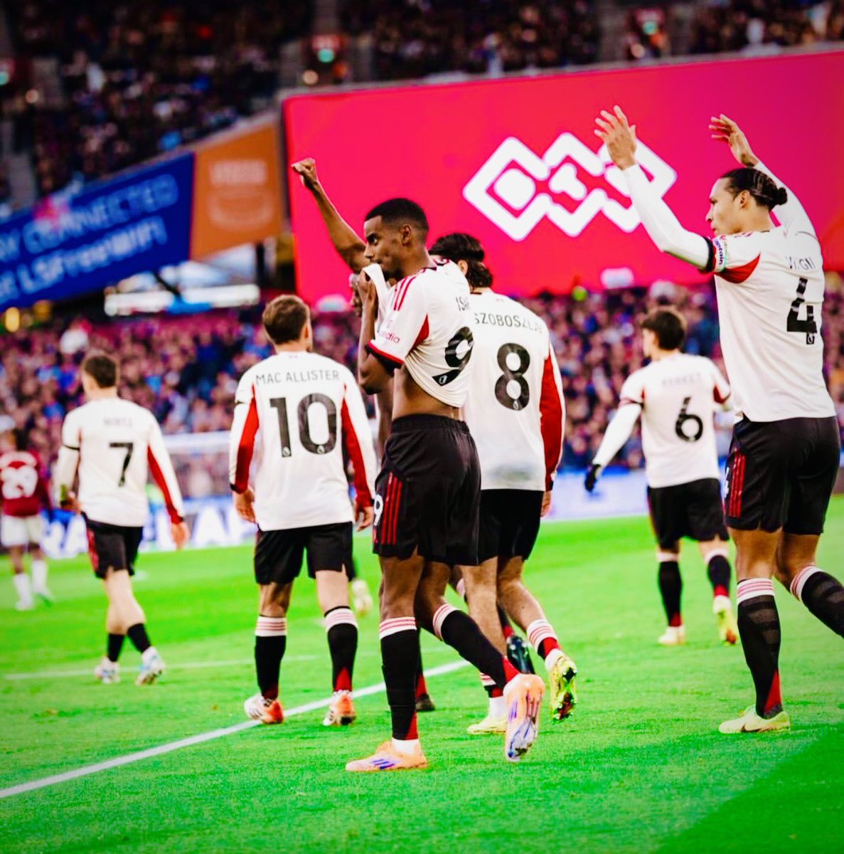 Isak kissing the Liverpool badge after scoring his 1st PL goal for the club. 

He scored 62 goals for Newcastle, including a winner in a final yet he didn’t  think about putting his lips on their dirty badge. 

Players DREAM about leaving Newcastle for Liverpool.