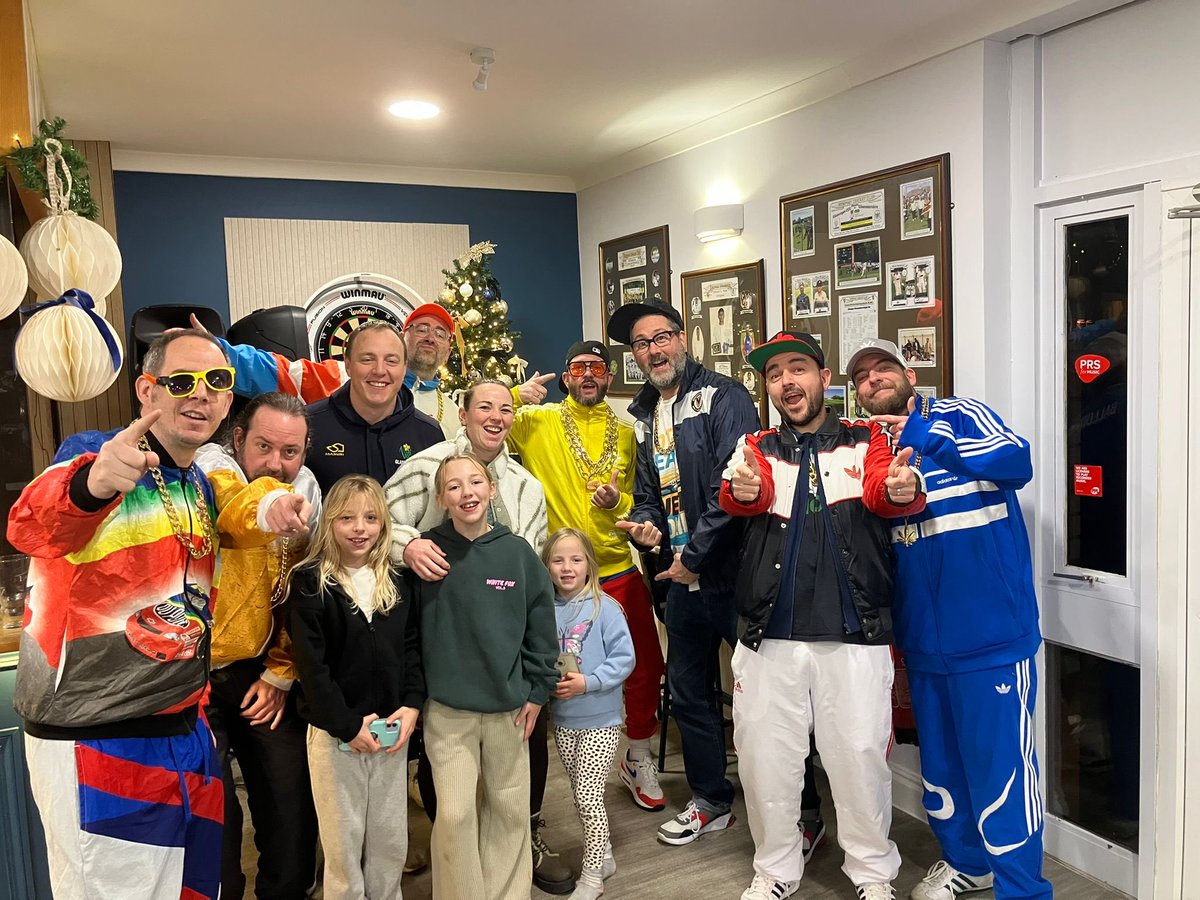 Newport’s finest <a href="/theGLC/">goldie lookin chain</a> checking out the home of <a href="/NewportCricketC/">Newport Cricket Club</a> . Knowsit 😎👍