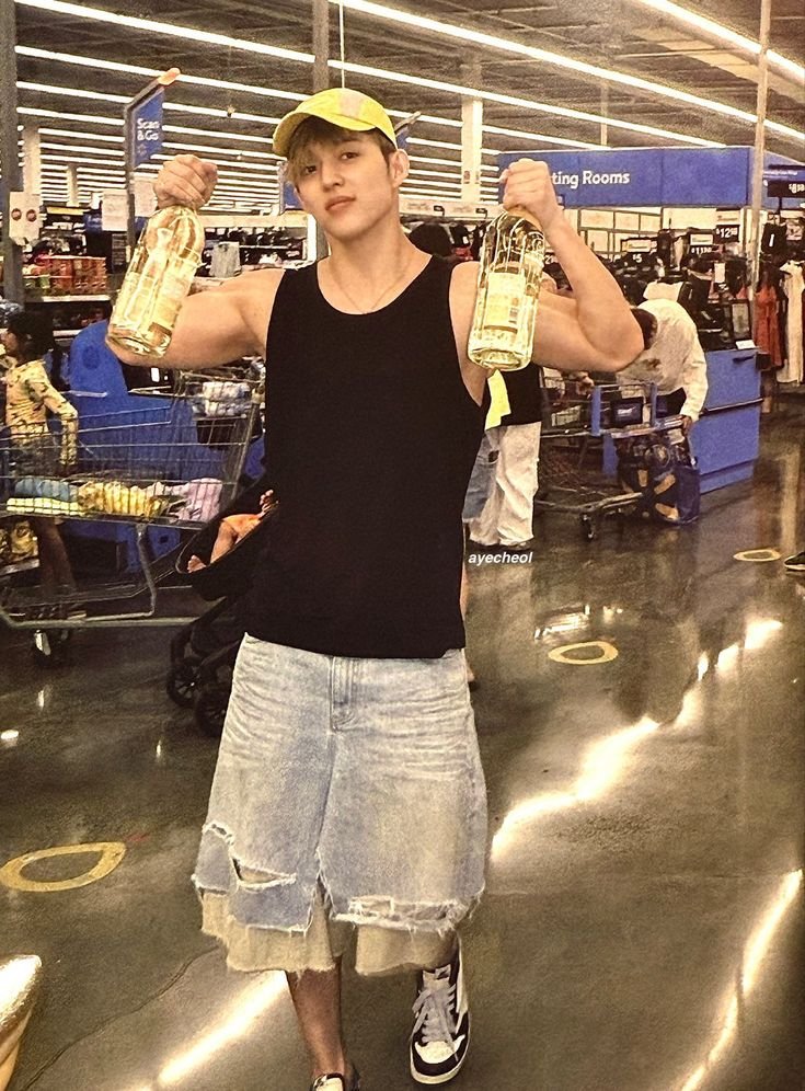 cheolhanglazer's tweet photo. how can you be so adorable and still be the hottest man alive https://t.co/7sFyRm9MmU