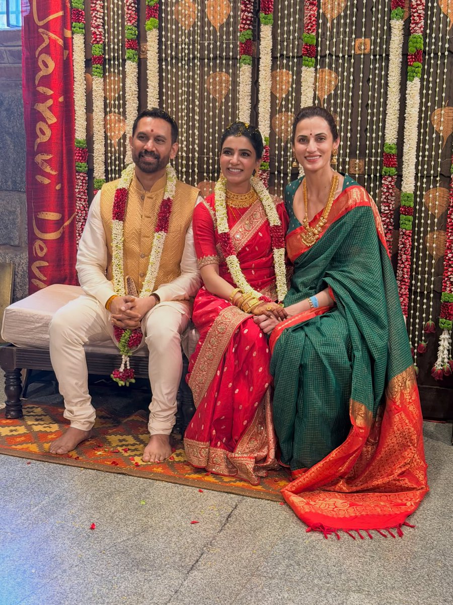 indiaforums's tweet image. Unseen photos from Samantha Ruth Prabhu and Raj Nidimoru’s private wedding ceremony capture the intimate and joyful moments of their special day. Swipe to see 👉🏻
.
.
.
#IndiaForums #SamanthaRuthPrabhu #RajNidimoru #WeddingPhotos #PrivateWedding #CelebrityCouple @Samanthaprabhu2