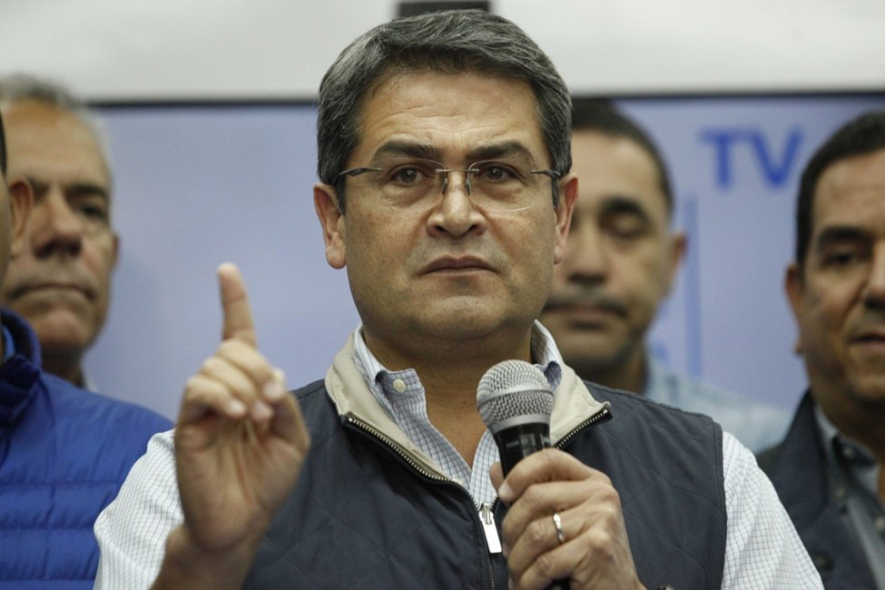 RAHBooks's tweet photo. President Trump just made a shocking announcement: He is going to pardon convicted narcotrafficker and former Honduran president Juan Orlando Hernández.
Who is Juan Orlando, aka JOH, and why does he matter so much?
I’m a journalist who has spent a ton of time in Honduras, reporting for my book, Bear Witness, which exhaustively documents JOH’s incredible rise and fall.
In the following series of posts, I’m going to use excerpts from my book to walk you through some of the key moments and elements of JOH’s journey—the good, the bad, the ugly.
If you want to understand the context and significance of this continent-shaking pardon, please read on! (1/x)