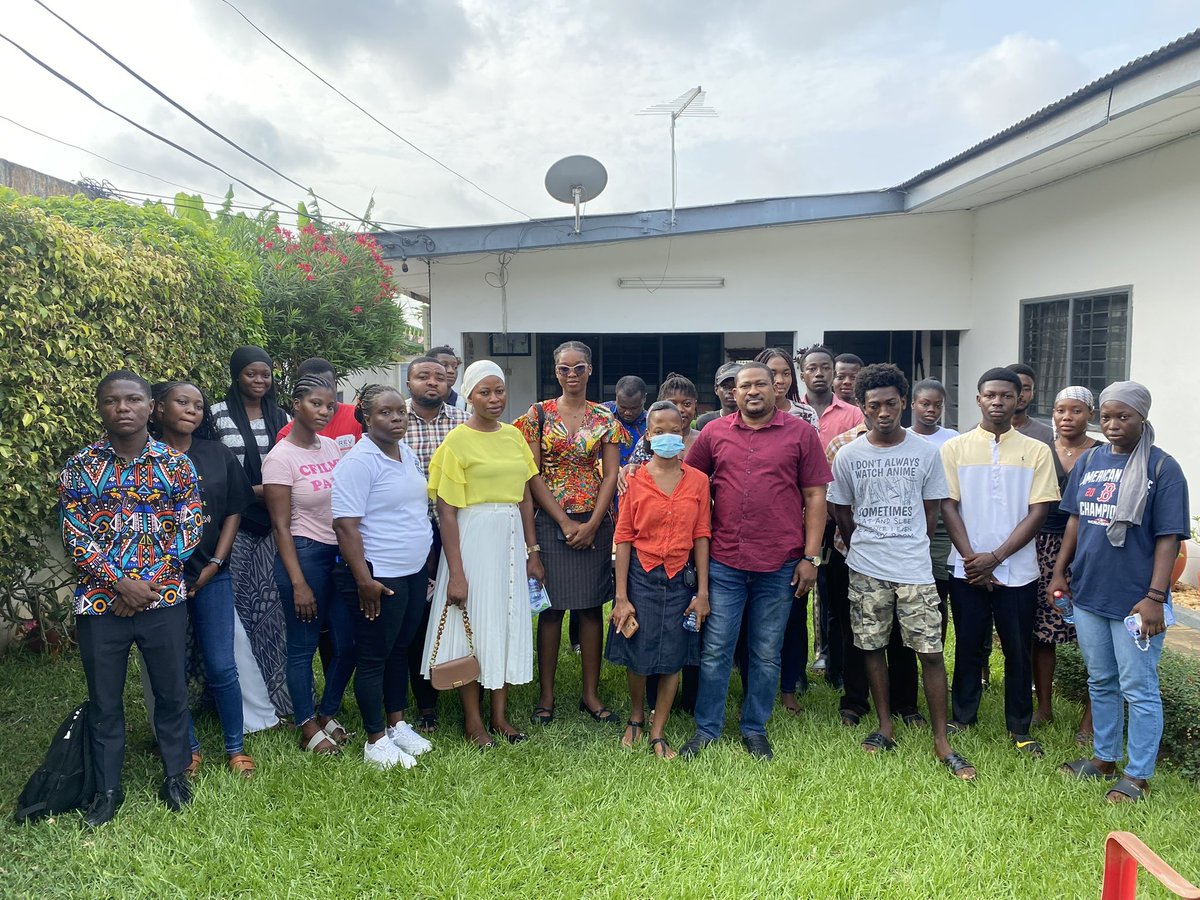 𝐂𝐇𝐀𝐌𝐏𝐈𝐎𝐍𝐈𝐍𝐆 𝐄𝐃𝐔𝐂𝐀𝐓𝐈𝐎𝐍: 𝐅𝐎𝐑𝐓𝐘-𝐎𝐍𝐄 𝐓𝐄𝐑𝐓𝐈𝐀𝐑𝐘 𝐒𝐓𝐔𝐃𝐄𝐍𝐓𝐒 𝐑𝐄𝐂𝐄𝐈𝐕𝐄 𝐅𝐈𝐍𝐀𝐍𝐂𝐈𝐀𝐋 𝐒𝐔𝐏𝐏𝐎𝐑𝐓

On Thursday, November 27, 2025, I had the honour of presenting forty-one (41) cheques to hardworking tertiary students at my residence