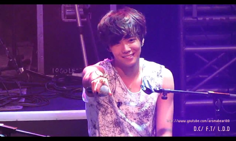 그래프리마돈나가이사진을모르면인생개손해지 내가왜플레이엪티를잊고살았을까? 이거정확히무슨노래무슨파트인지도기억한다 바쁘단핑계로서운하게할때면원망도했을법한데걱정마걱정마차라리위로하며믿어준그댄거죠