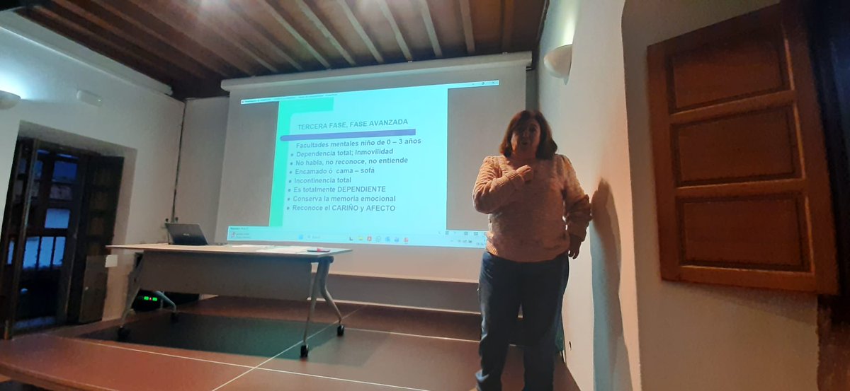 La Presidenta de ADAFA impartió una charla en Llanes, a petición de la Asociación de Jubilados y Pensionistas La Dársena. La charla fue titulada “La Enfermedad de Alzheimer, familias y recursos”.