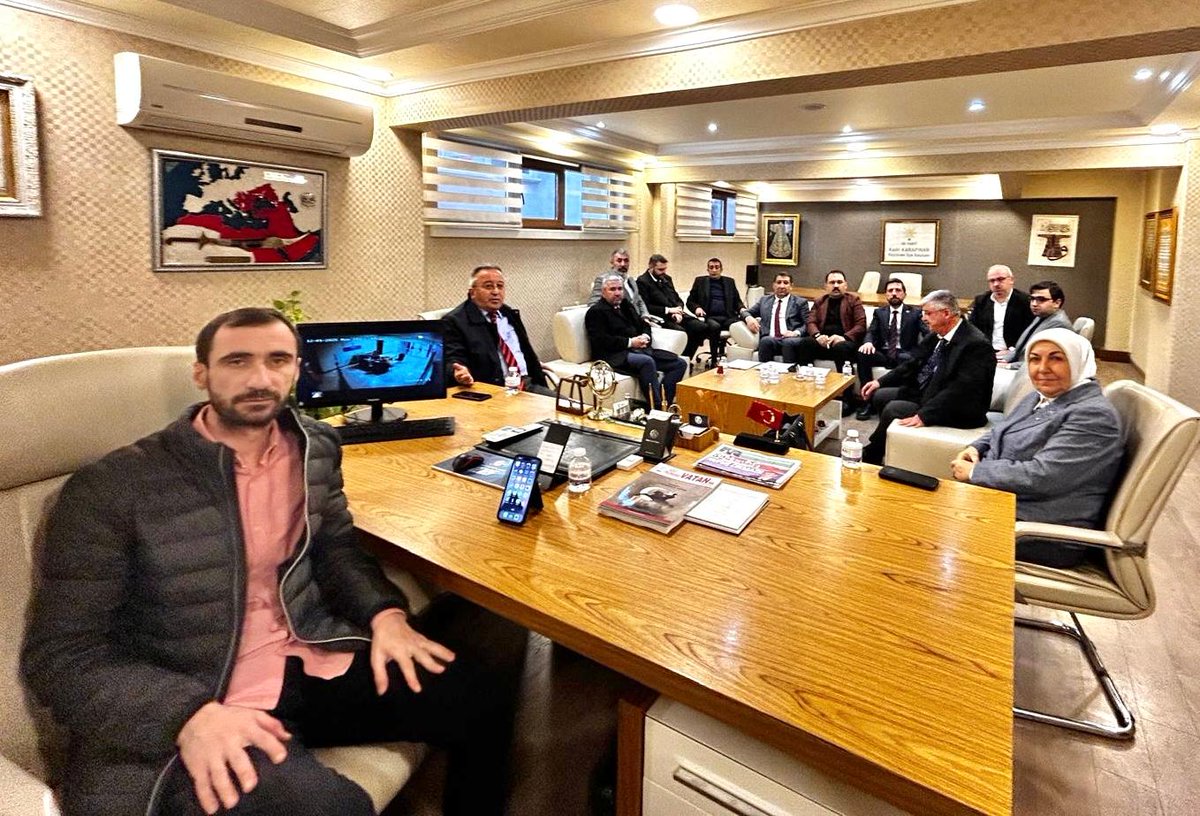 İlçe Başkanımız Sayın Kadir Karapınar'ın Başkanlığında, İlçe Yerel Yönetimler Başkanımız Sayın Ahmet Er,  Belediye 
Grup Başkan Vekilimiz Sayın Halit Tuğcu ve Belediye Meclis Üyelerimiz ile birlikte Aralık ayı Belediye Meclis Grup toplantımızı İlçe Başkanlığımızda