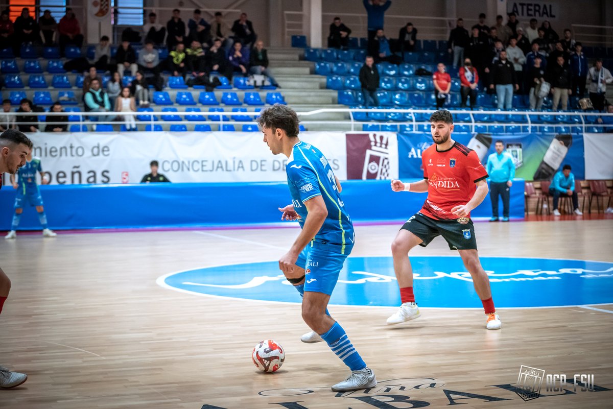 BaseAzulonaFS's tweet image. 🔵 TERCERA 🔵 

🙌 AMBIENTAZO 🙌

Ayer el Virgen de la Cabeza registraba un récord de asistencia en Tercera División con más de 800 espectadores.

Muchas gracias a los asistentes tanto de Valdepeñas como de Santa Cruz por este ambiente y su gran comportamiento de respeto 👏👏