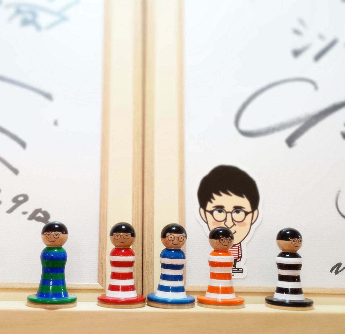 ボーダー柄のメガネこけス入荷してます
クルックーにも飾ってるこのこけし雑貨